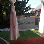 Edes Kettes Vendeghaz *